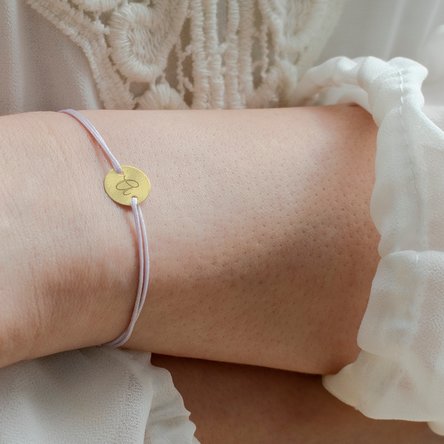 Gepersonaliseerde armband met koord - muntje 10 mm - 14-karaats goud - model met initiaal 3