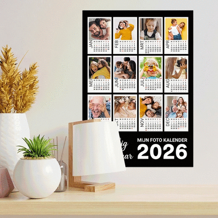 Gepersonaliseerde kalenderposter met 12 polaroidfoto’s en een kleurrijke achtergrond
