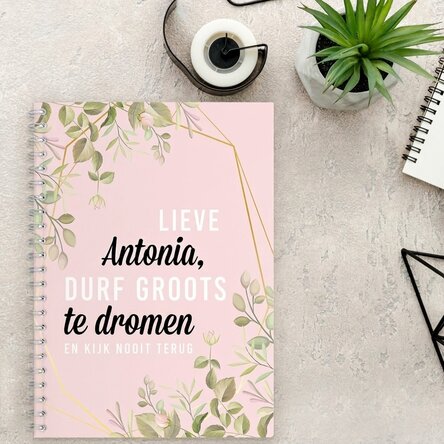 Gepersonaliseerd notitieboekje met bloemenmotief ‘Dear Antonia’