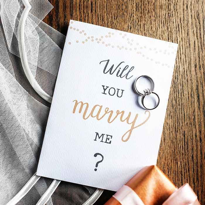 Ideas for marriage proposals – romantic surprises and memorable gifts