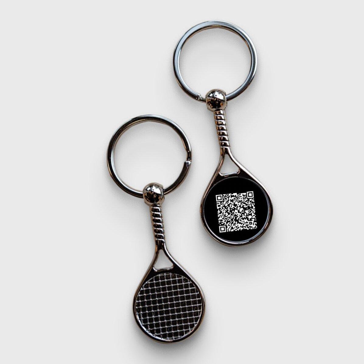 Gepersonaliseerde sleutelhanger in de vorm van een tennisracket met QR-code - Voeg het contact toe