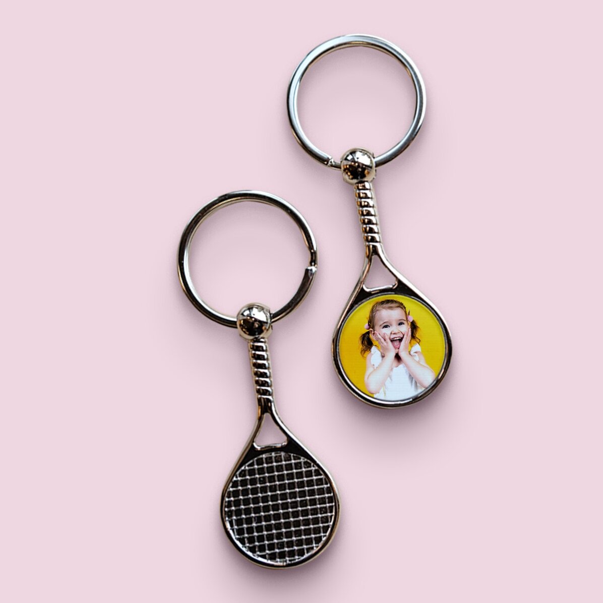 Sleutelhanger in de vorm van een tennisracket, gepersonaliseerd met een foto - Happy