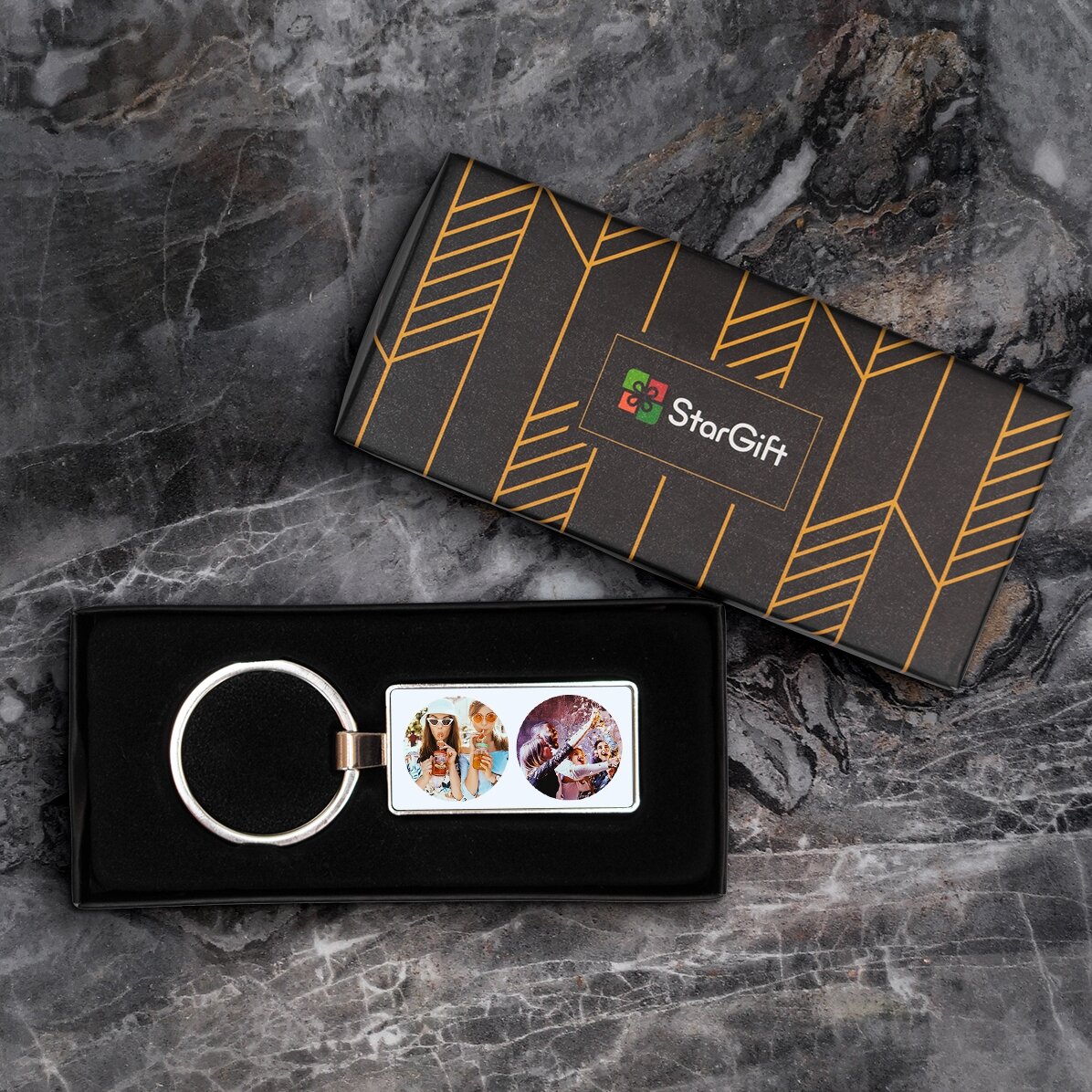 Gepersonaliseerde sleutelhanger met twee foto’s en tekst