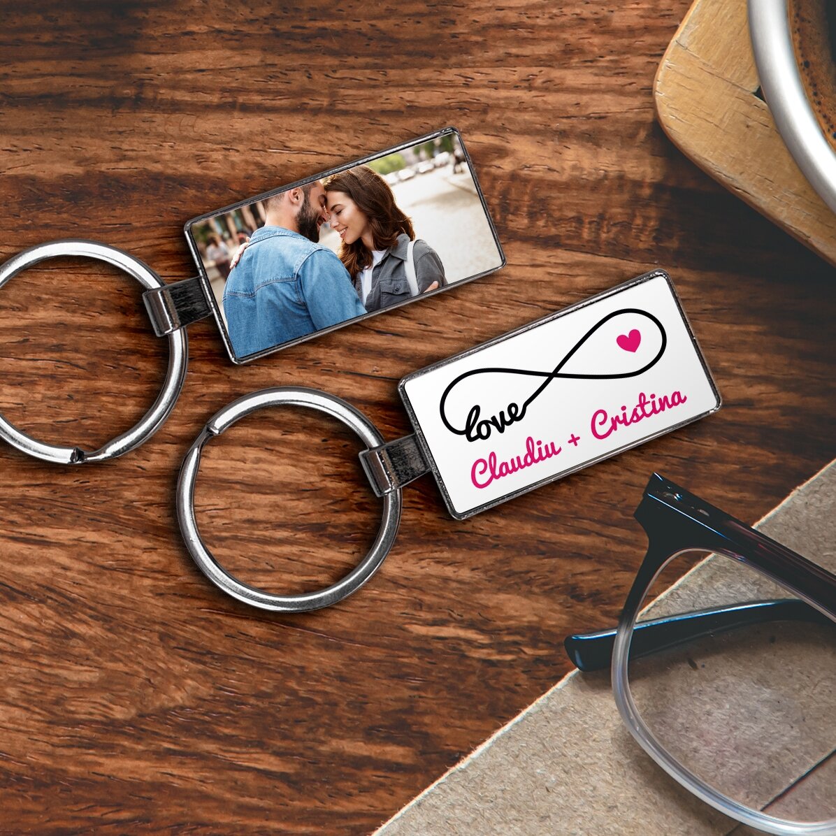 Gepersonaliseerde sleutelhanger met een foto en tekst – model ‘infinity love’