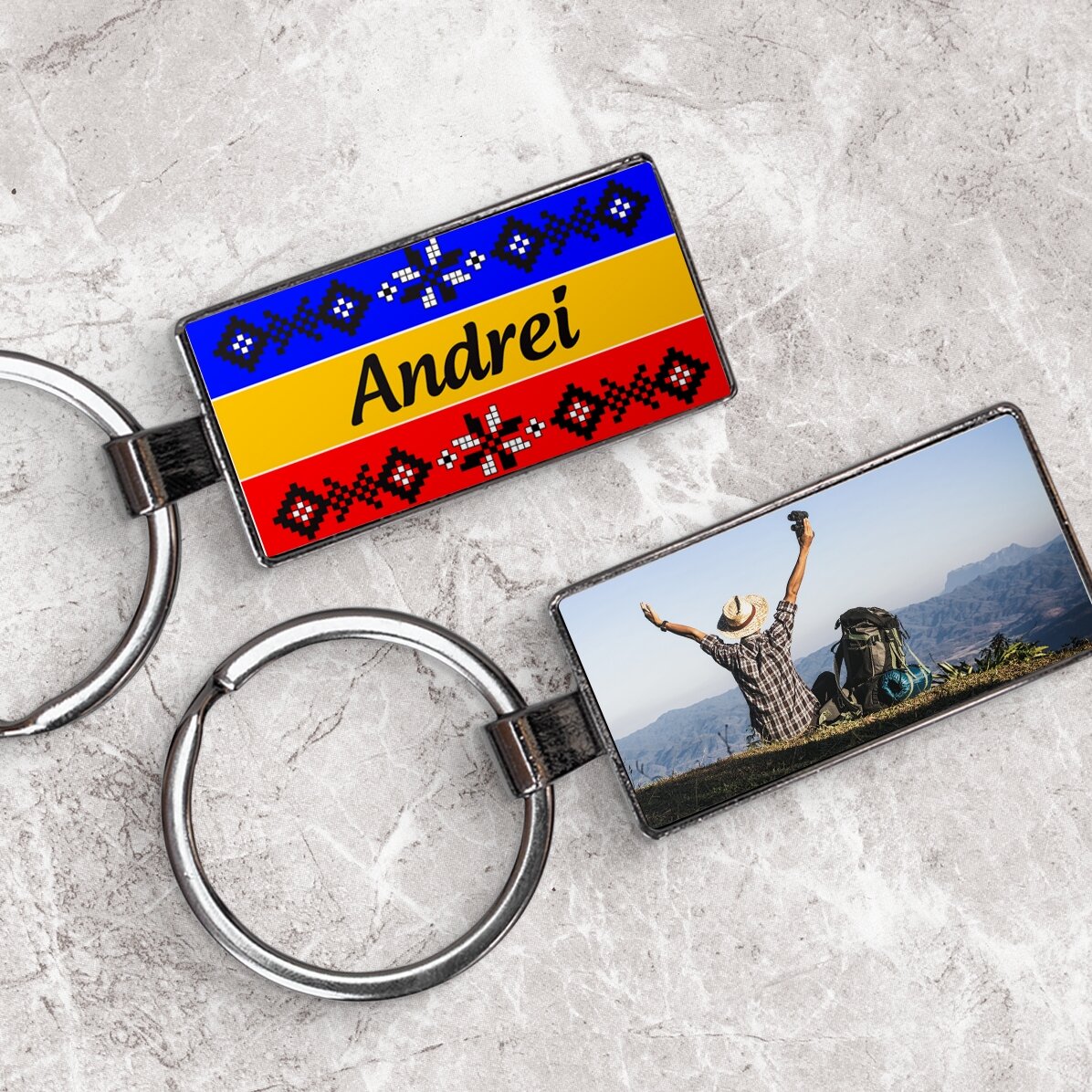 Gepersonaliseerde sleutelhanger met een foto en tekst - De vlag van Roemenië