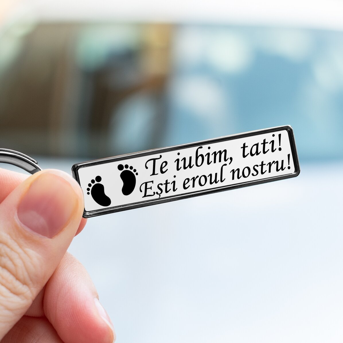 Sleutelhanger: replica van een kentekenplaat met gepersonaliseerd nummer en tekst
