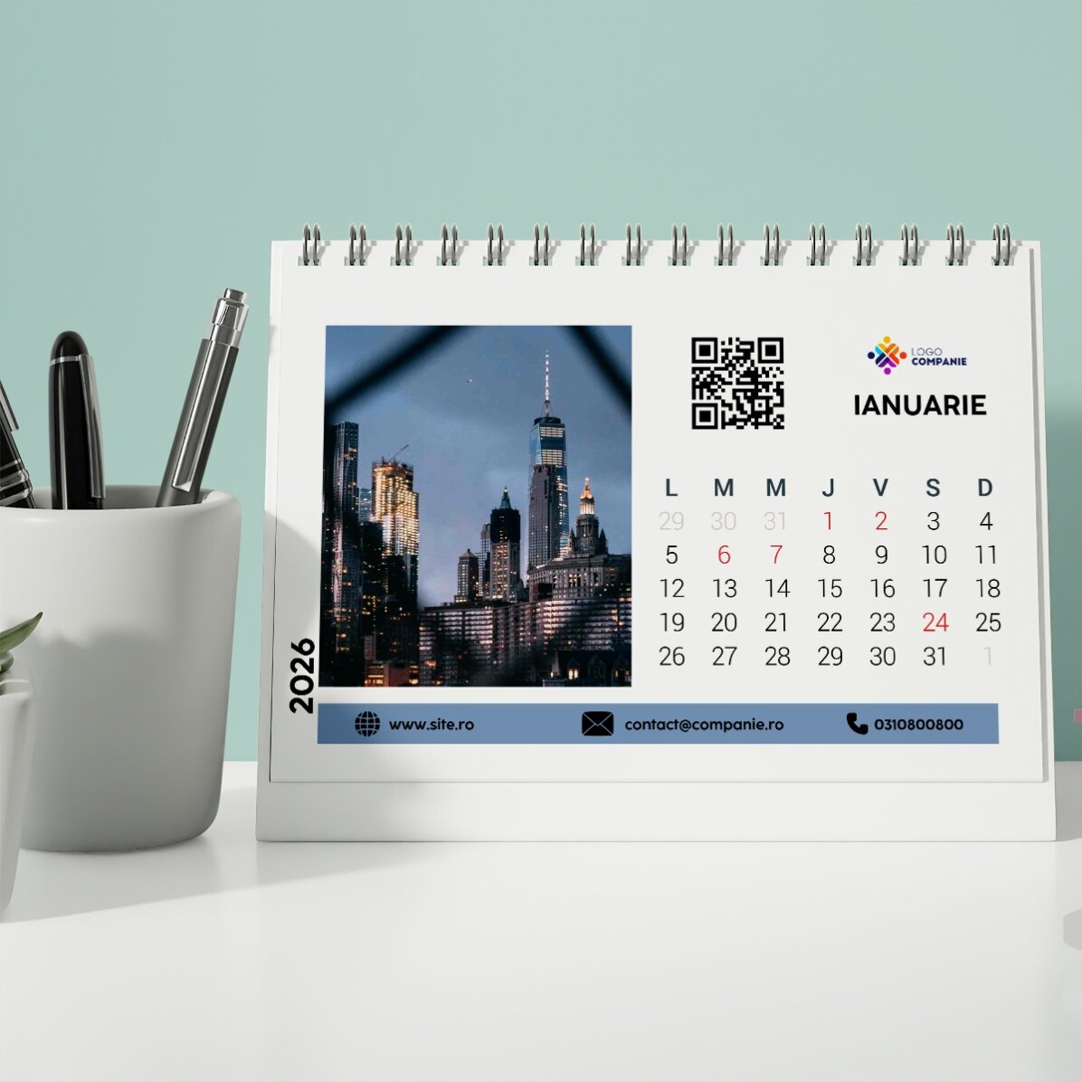 Gepersonaliseerde bureaukalender met logo, foto’s, tekst en QR-code