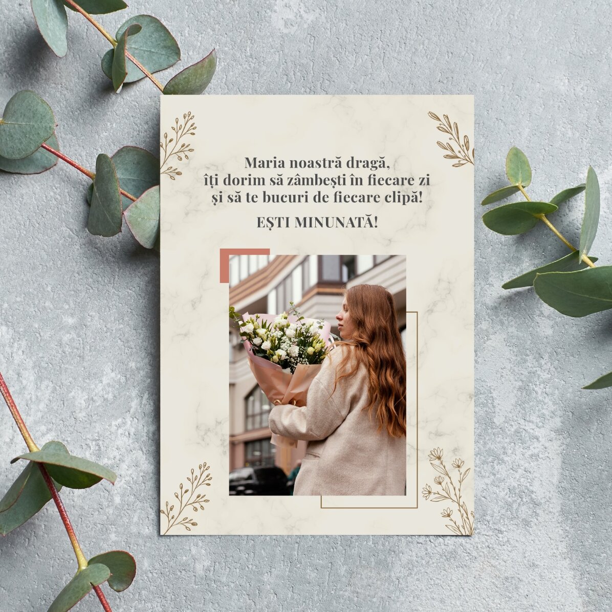 Een gepersonaliseerde kaart met een foto en een boodschap voor haar