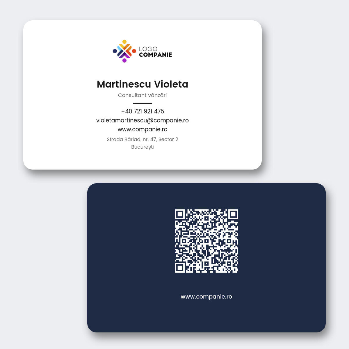 Gepersonaliseerd visitekaartje van aluminium, minimalistisch ontwerp, logo en QR-code