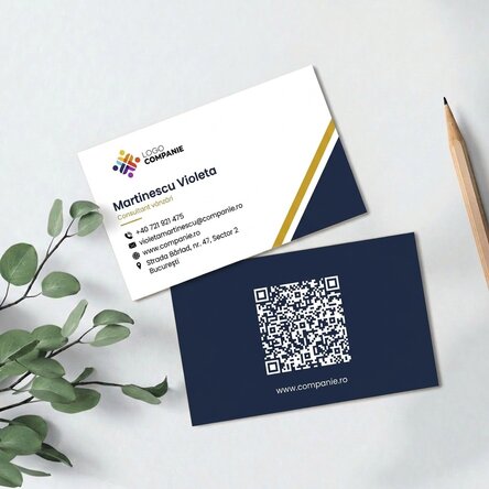 Gepersonaliseerde visitekaartjes op papier, geometrisch ontwerp, logo en QR-code