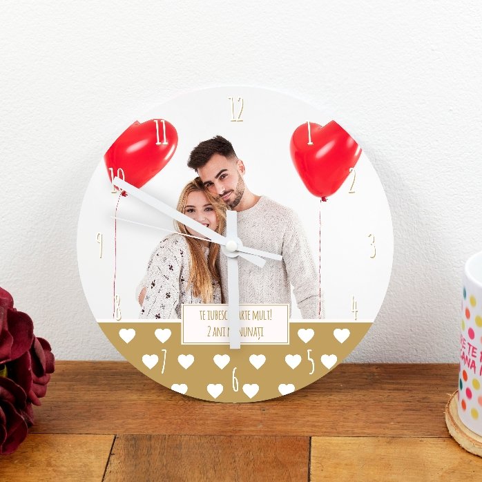 Gepersonaliseerd horloge met een foto, tekst en cijfers