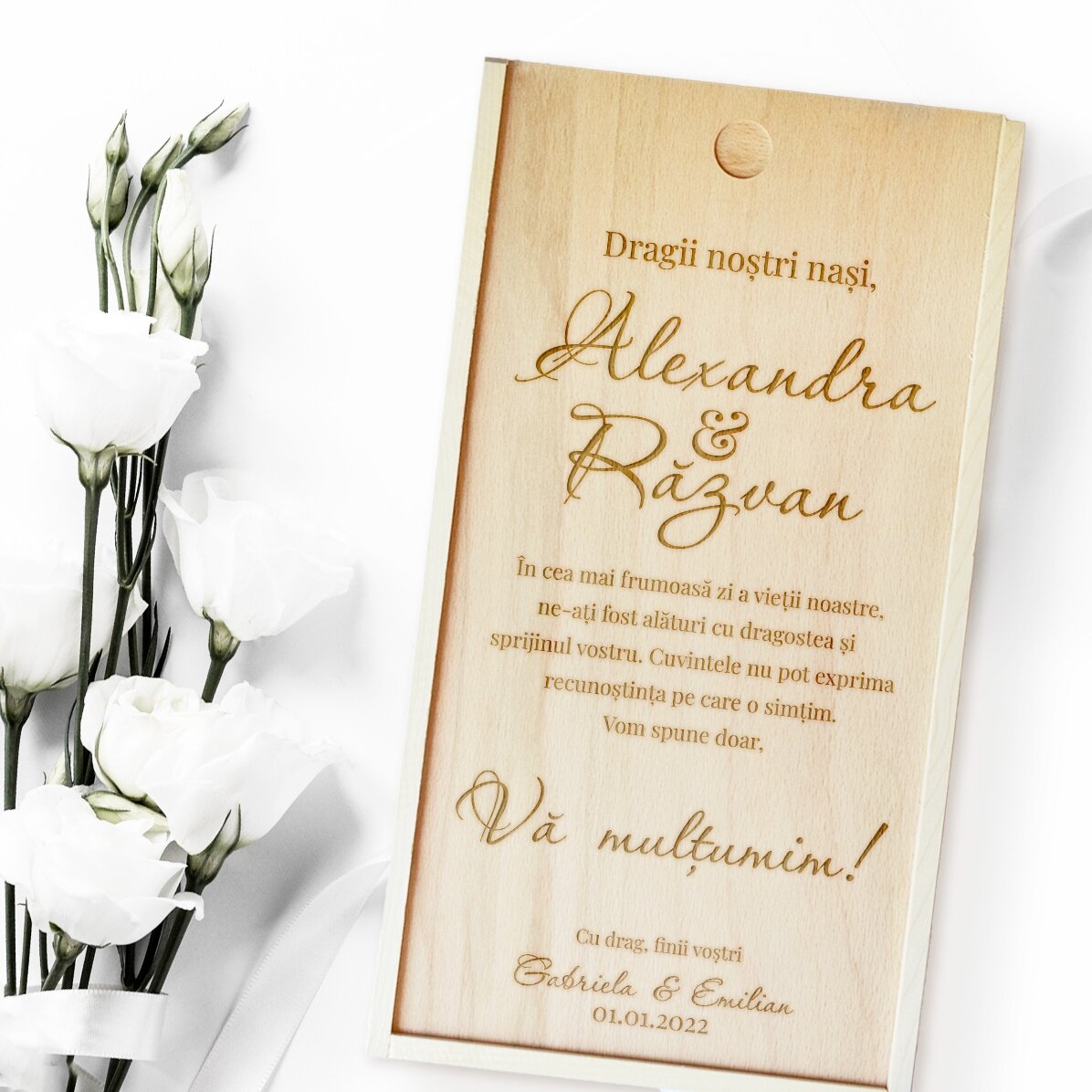 Gepersonaliseerde houten geschenkdoos met een bedankbericht voor de peetouders
