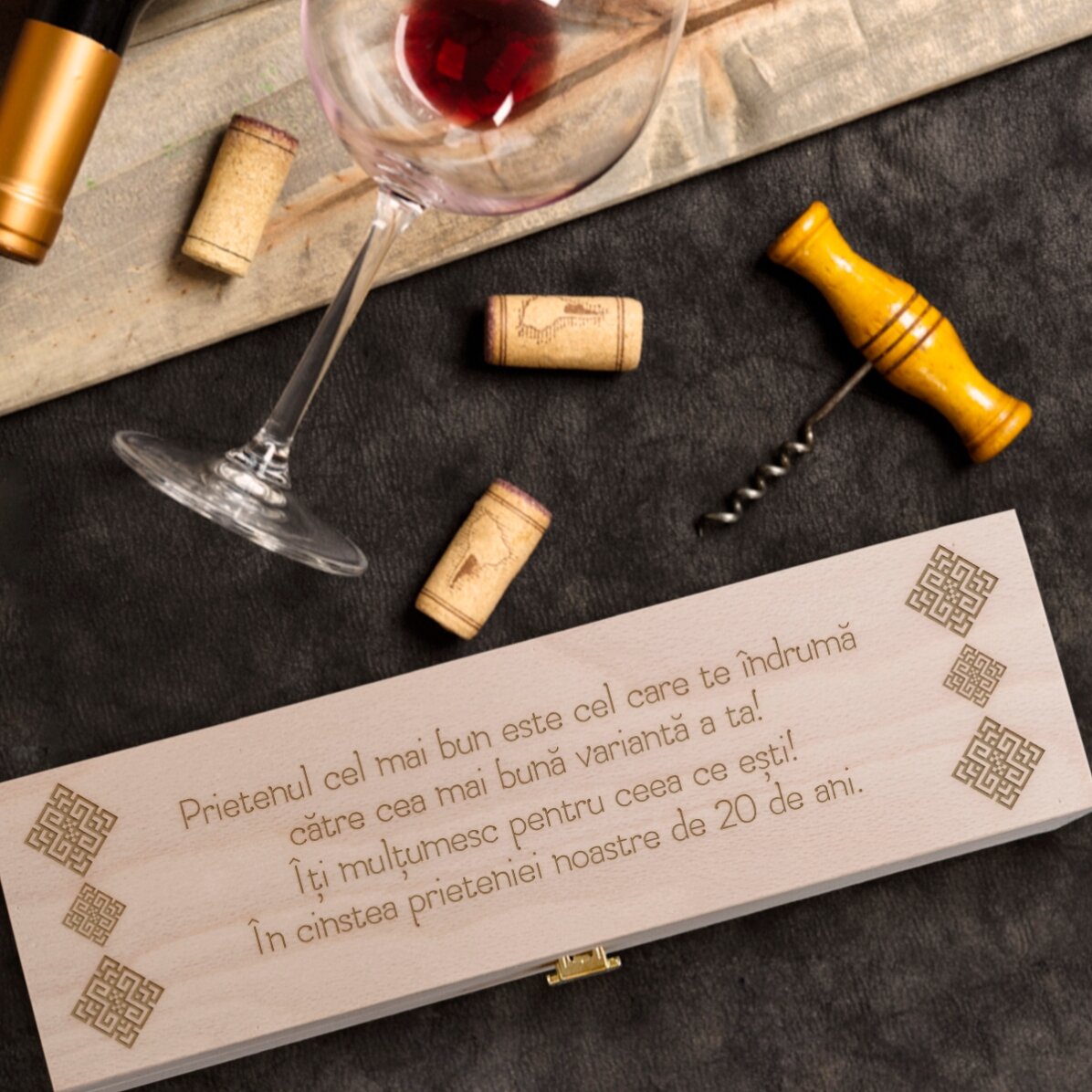 Personalised wine box with text - Friendship anniversary