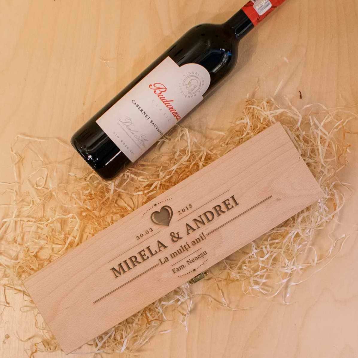 Personalised wine box with text and message - Love