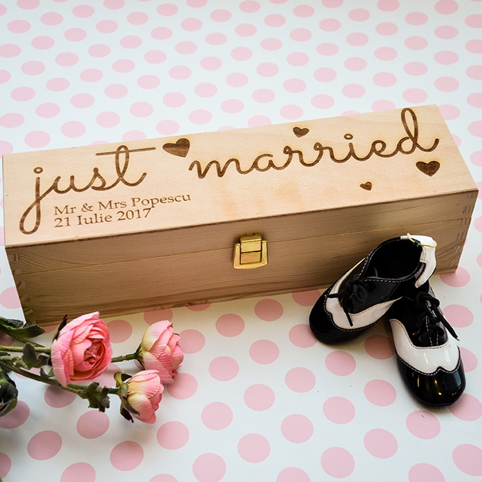 Gepersonaliseerde wijnkist - just married