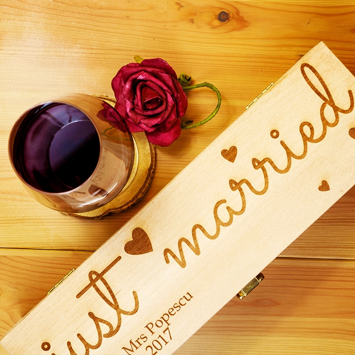 Gepersonaliseerde wijnkist - just married