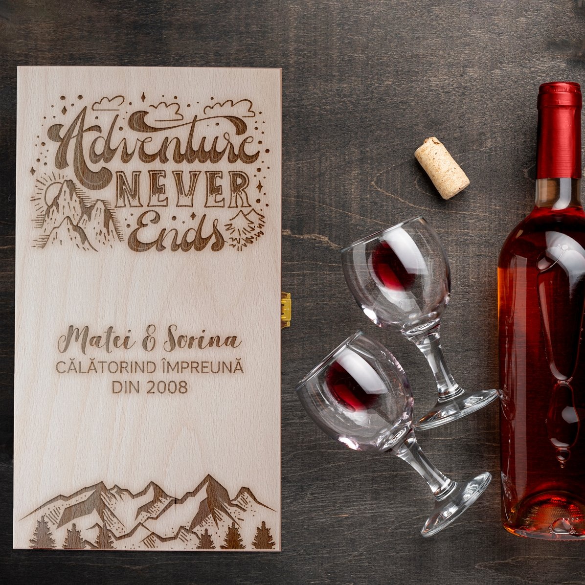 Personalised wine box for two bottles - Adventure never ends