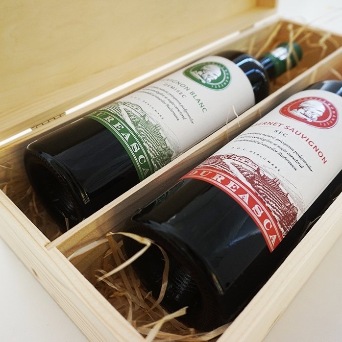 Personalised wine box for two bottles - Adventure never ends
