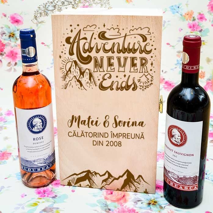 Personalised wine box for two bottles - Adventure never ends