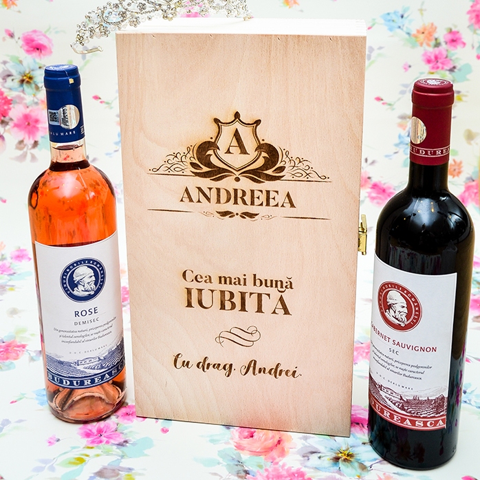 Personalised wine box for two bottles - vintage name model