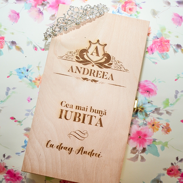 Personalised wine box for two bottles - vintage name model