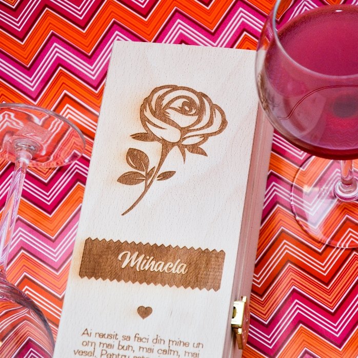 Personalised wine box - The rose of love