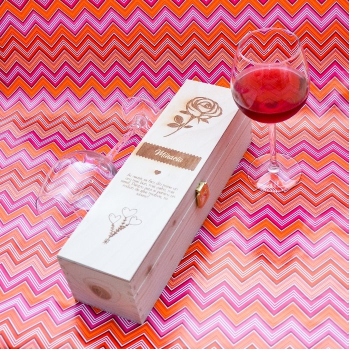 Personalised wine box - The rose of love
