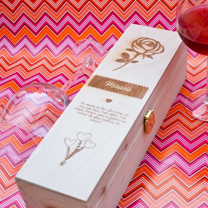 Personalised wine box - The rose of love