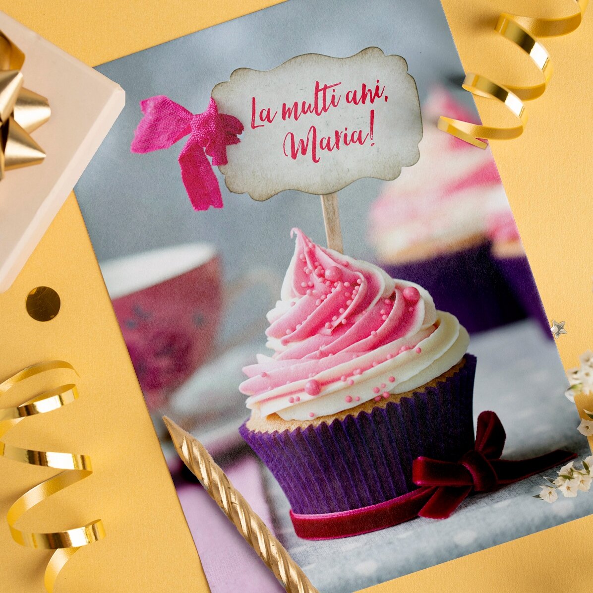 Gepersonaliseerde wenskaart met paarse cupcake