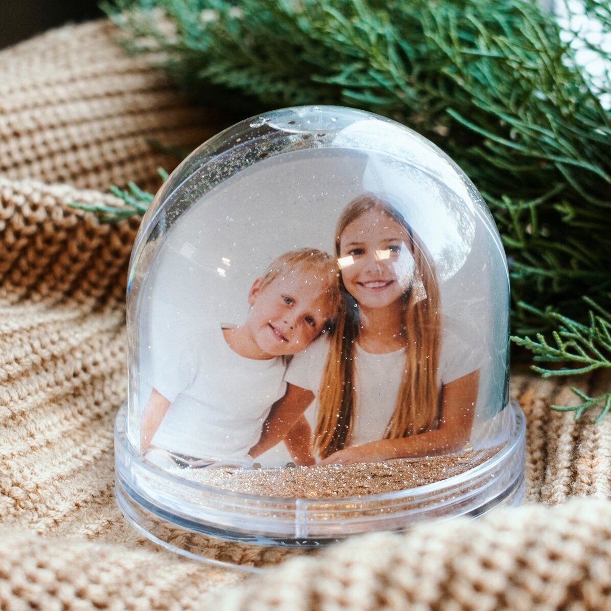 Gepersonaliseerde bureau-kogel met foto en tekst - De magie van Kerstmis