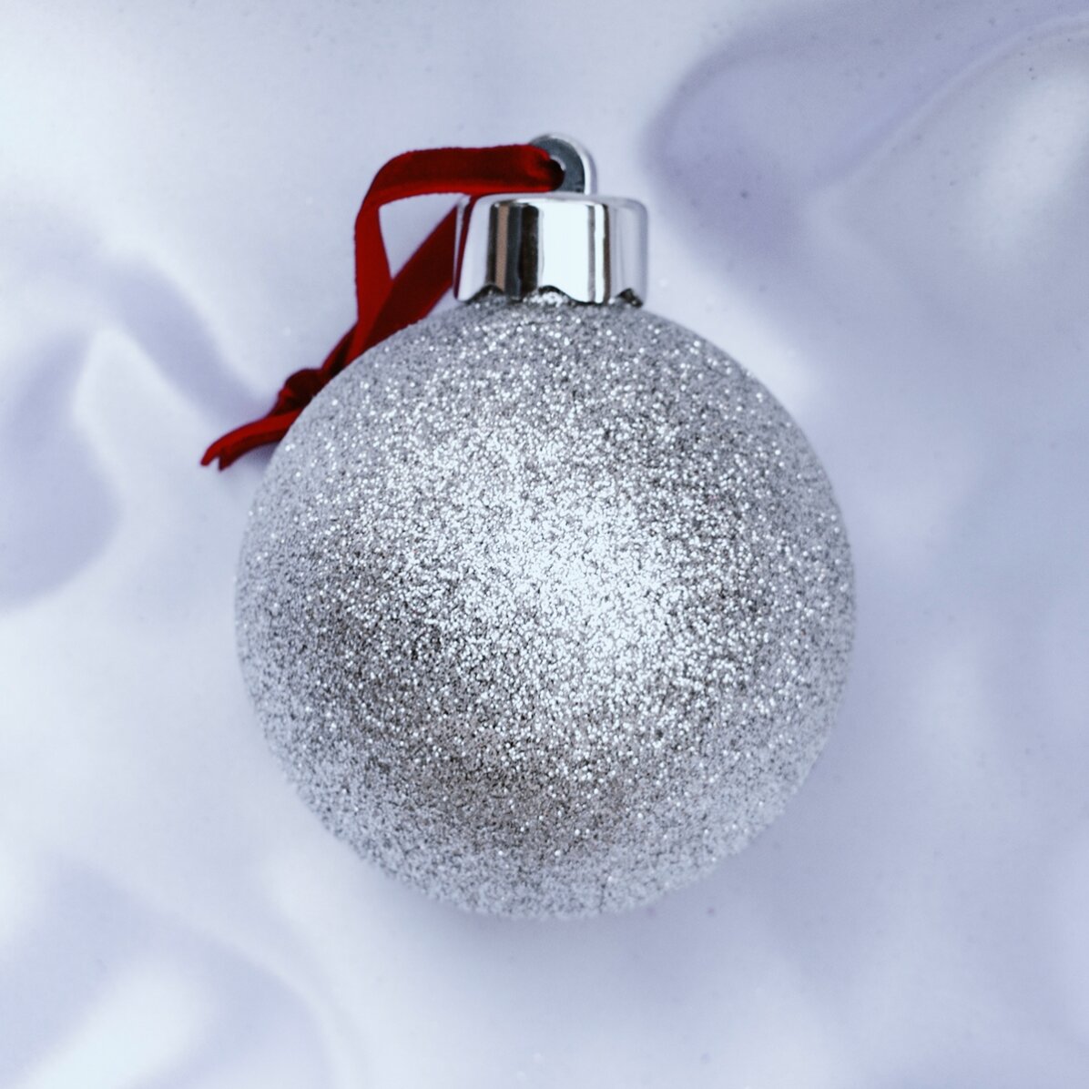 Gepersonaliseerde kerstbal met logo en boodschap - De magie van Kerstmis