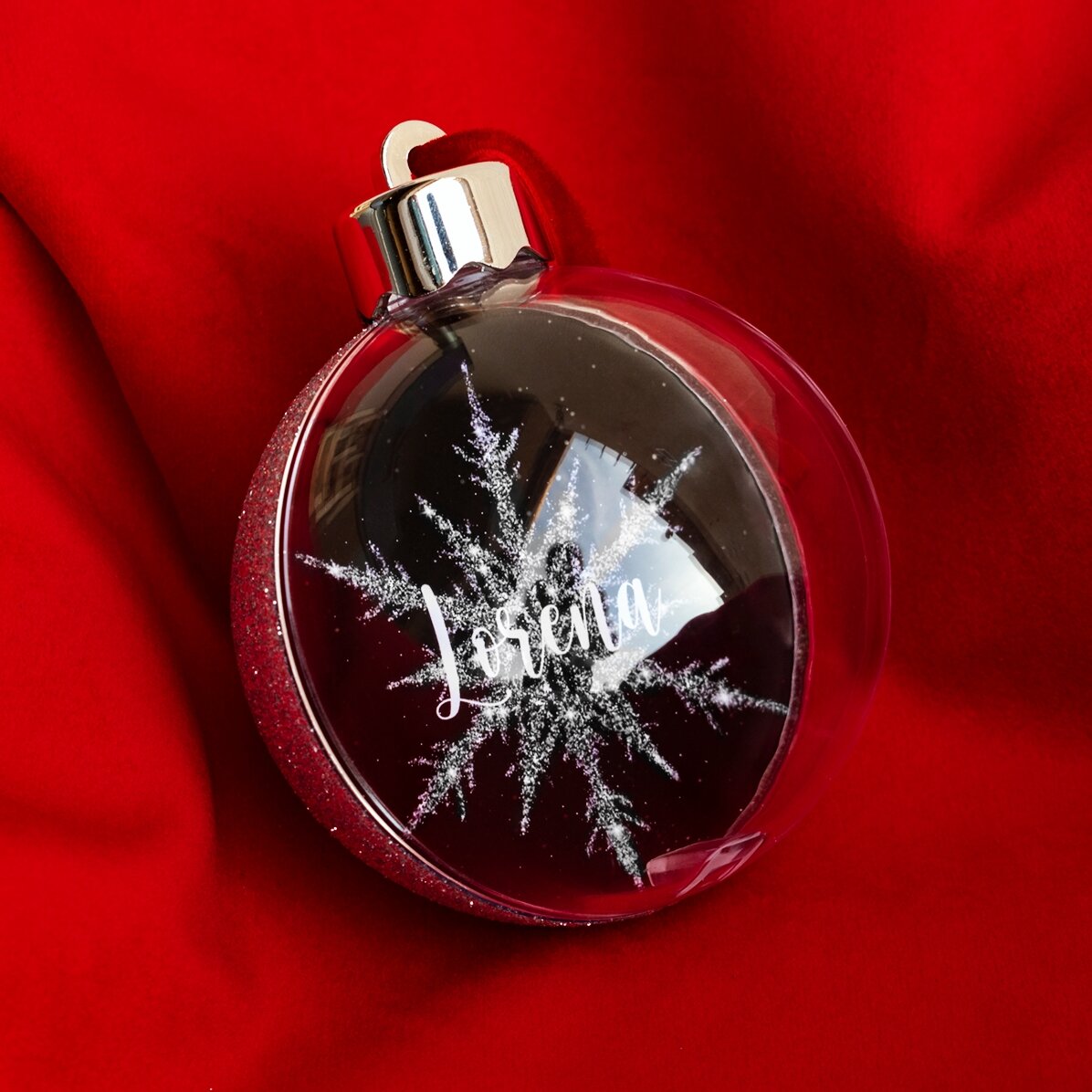 Gepersonaliseerde wereldbol met jouw naam - Silver Snowflake