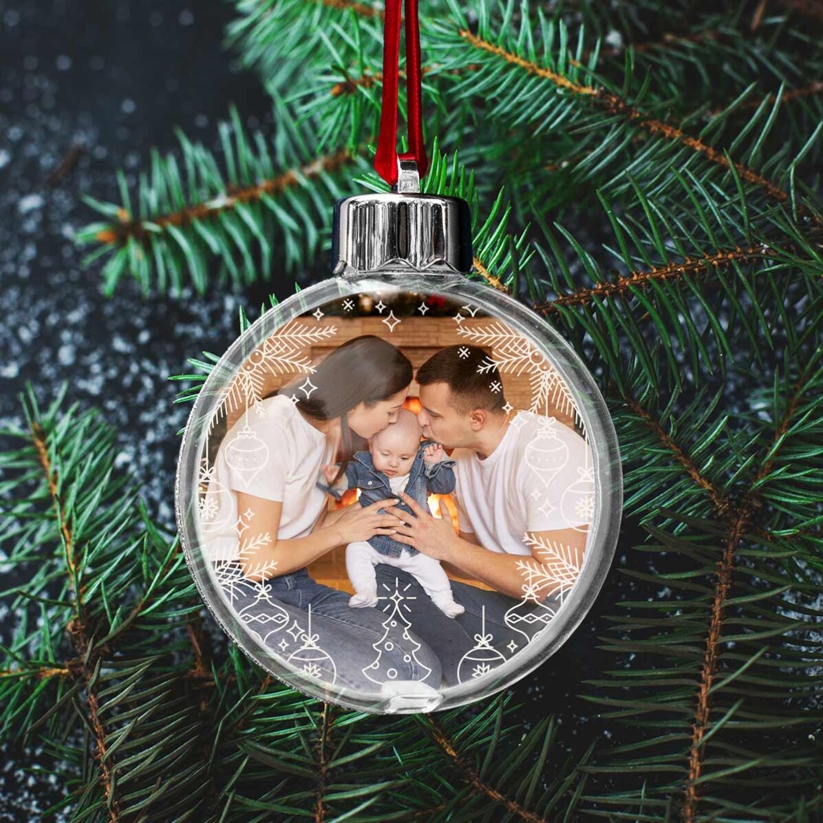 Gepersonaliseerde, door-en-door doorzichtige kerstbal met een foto en een boodschap - Onze eerste ke