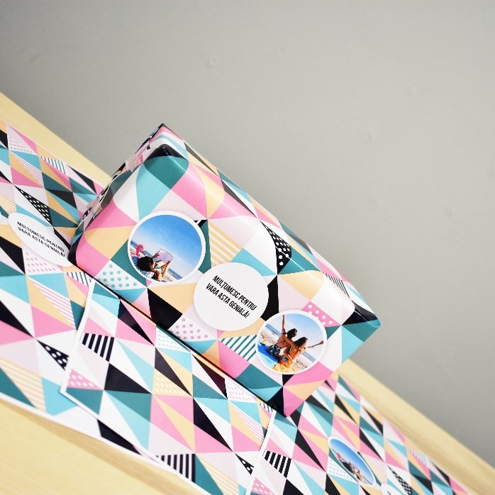 Gepersonaliseerd cadeaupapier met 2 foto
