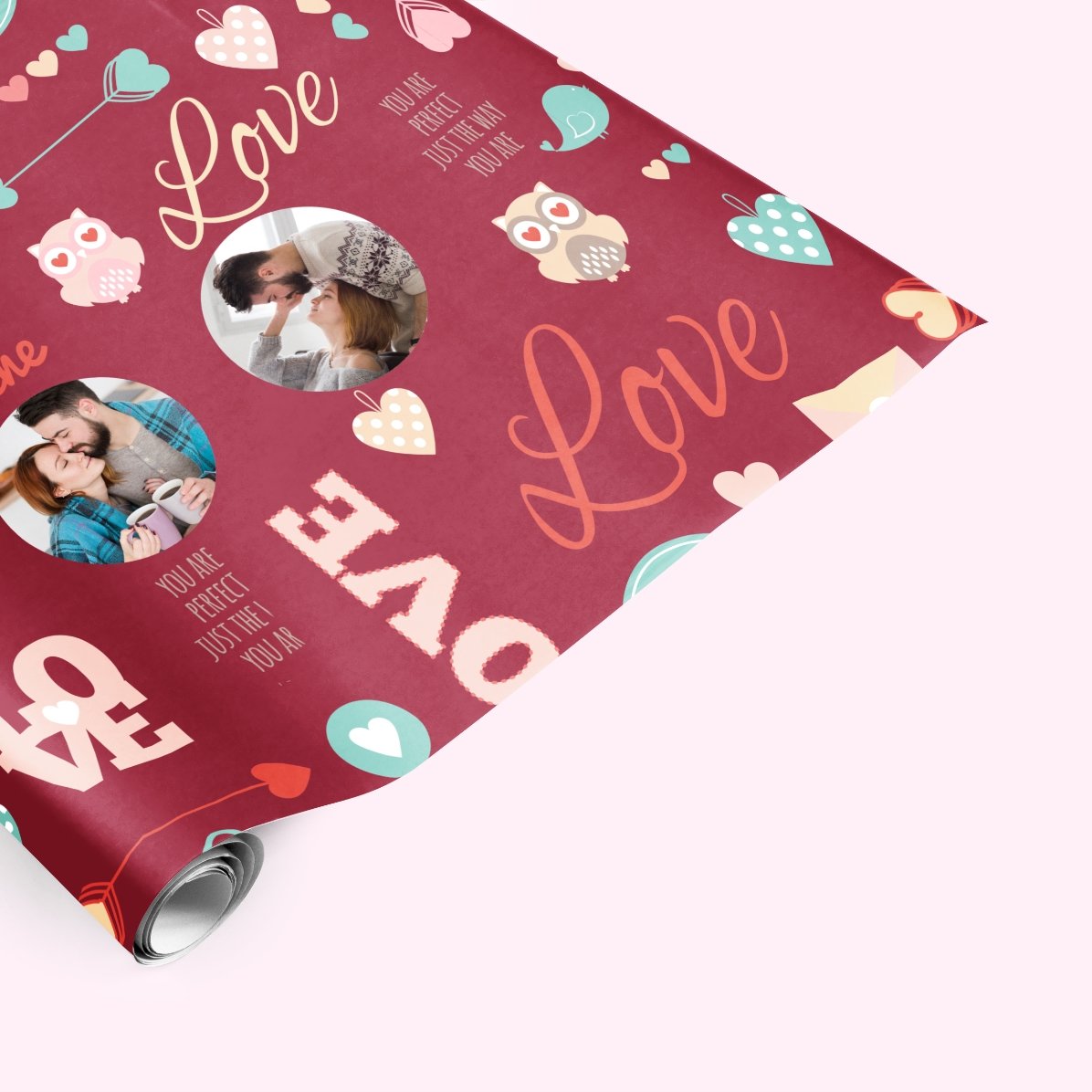 Gepersonaliseerd cadeaupapier met twee foto’s - Love-patroon
