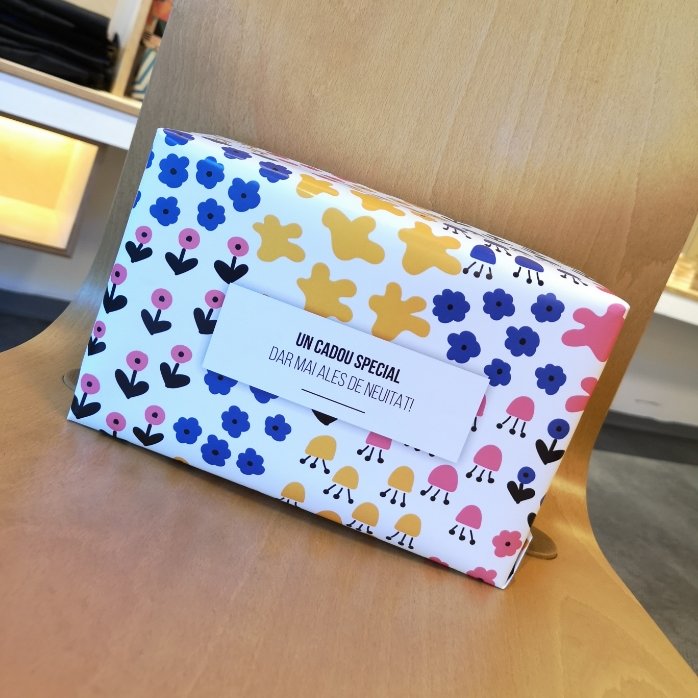 Gepersonaliseerd cadeaupapier met tekst - Kleurrijk ontwerp