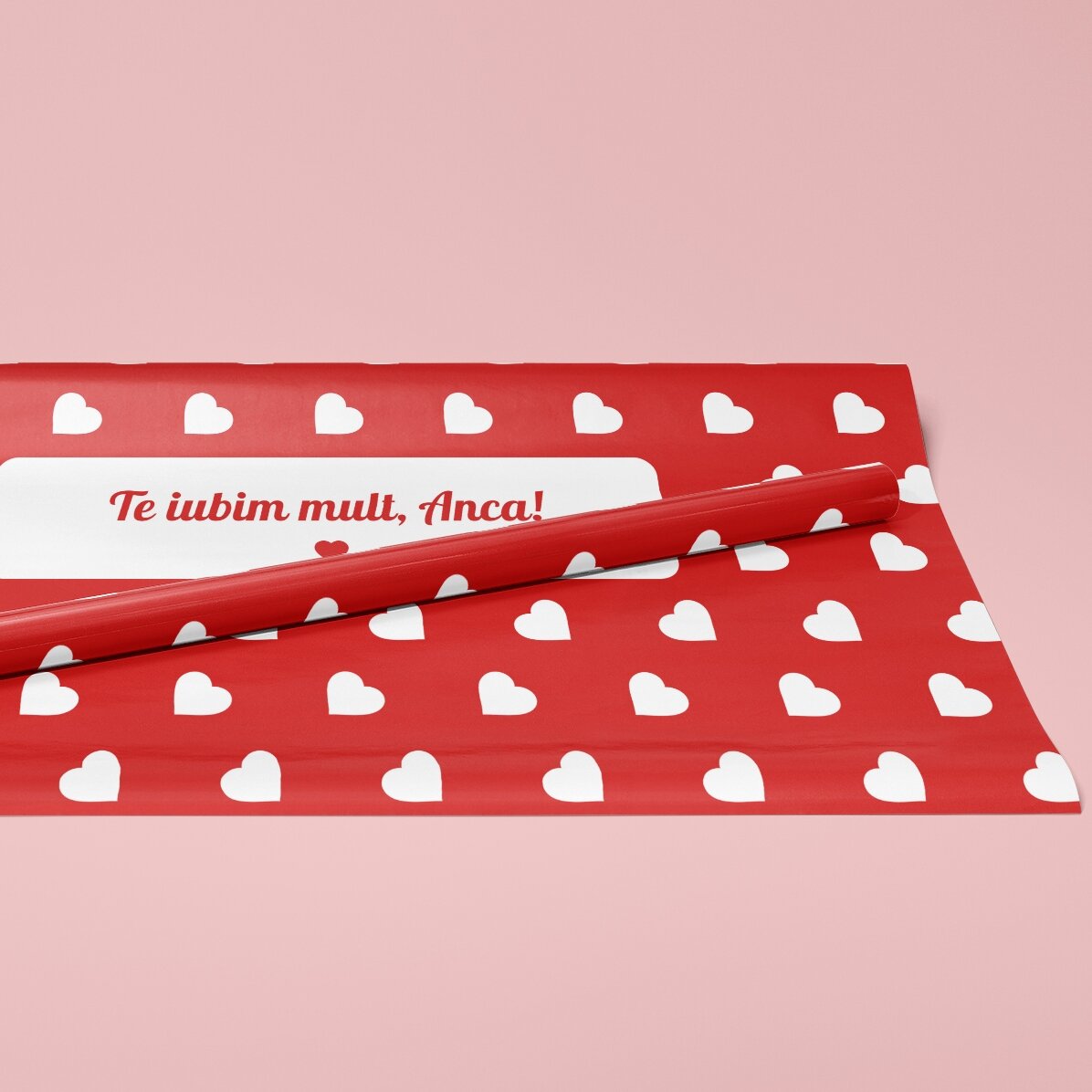 Gepersonaliseerd cadeaupapier - hartjesmotief