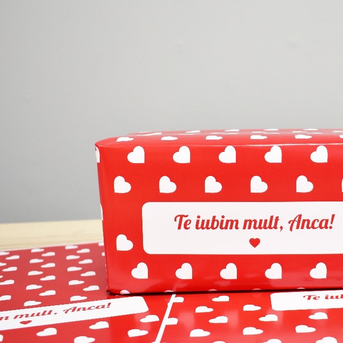 Gepersonaliseerd cadeaupapier - hartjesmotief