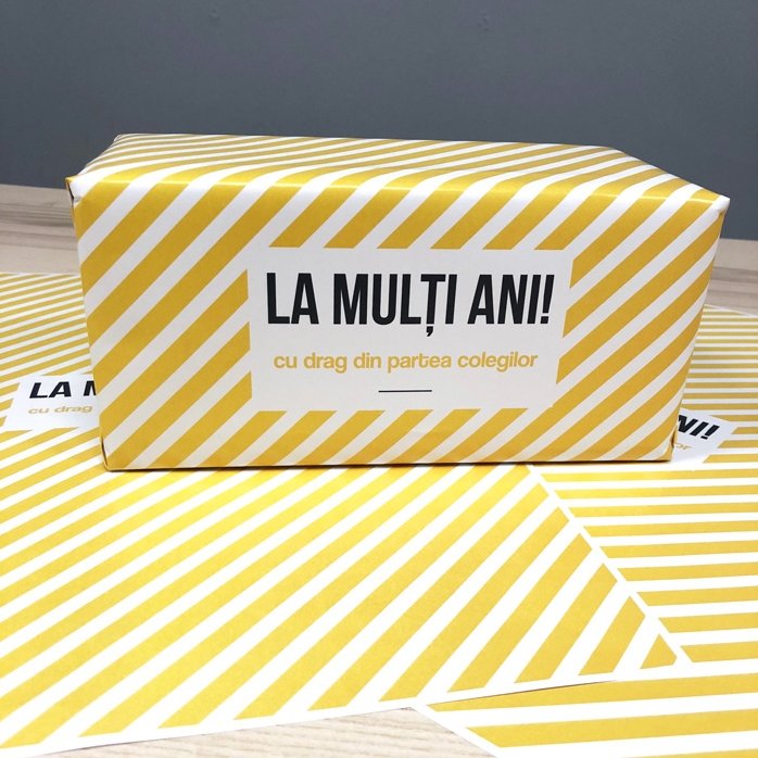 Gepersonaliseerd cadeaupapier – ontwerp ‘yellow stripes’, met tekst in een kader