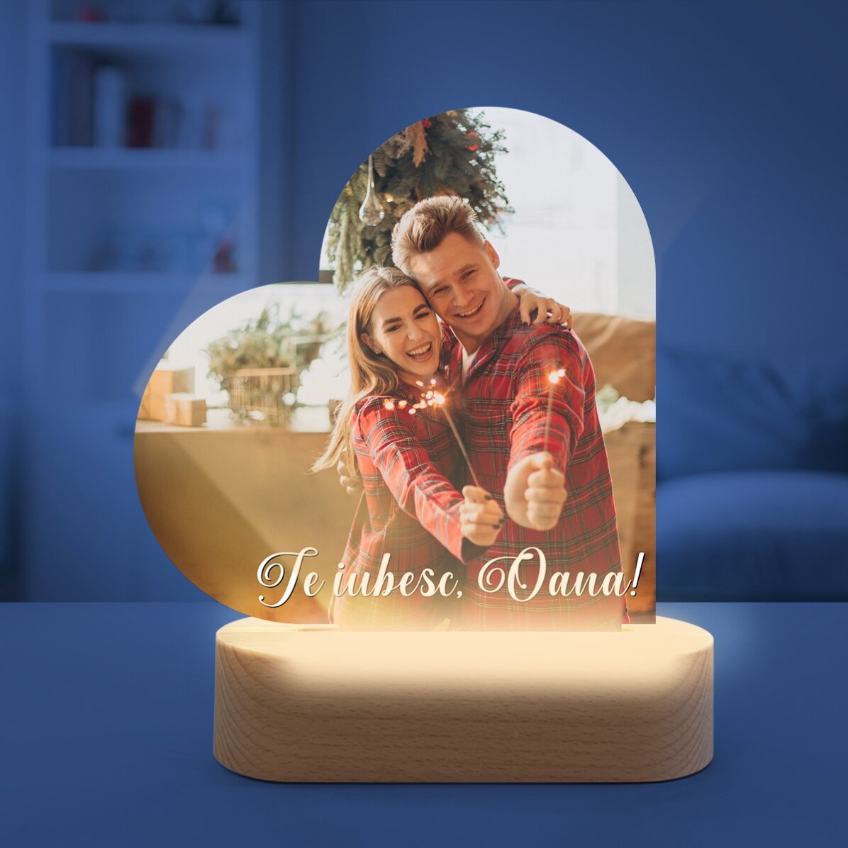Gepersonaliseerde LED-nachtlampje in de vorm van een hart, met een foto en een boodschap