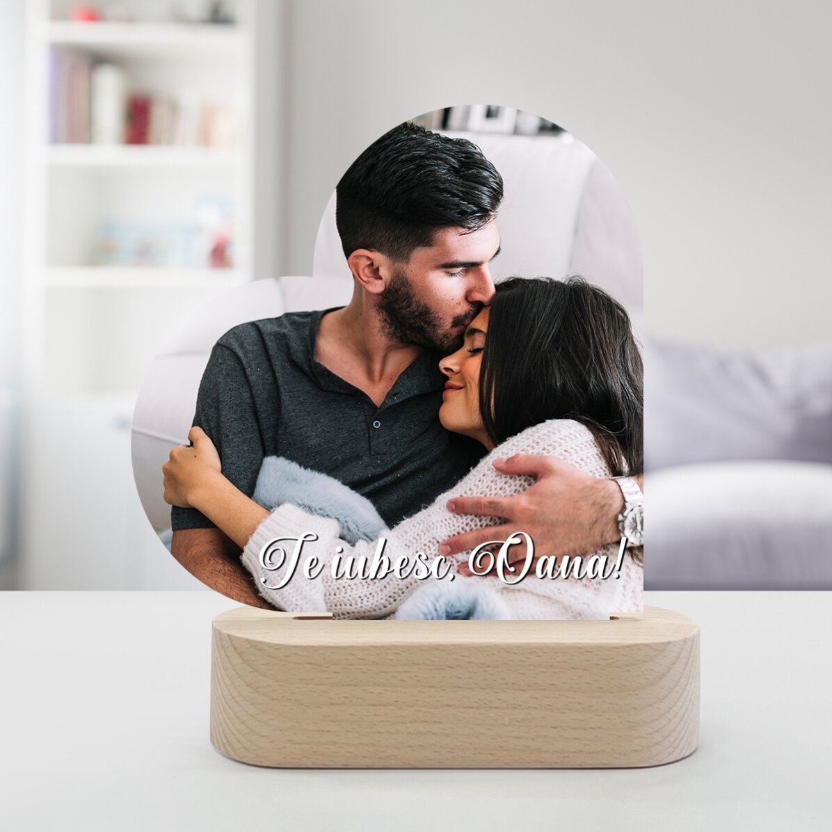 Gepersonaliseerde LED-nachtlampje in de vorm van een hart, met een foto en een boodschap