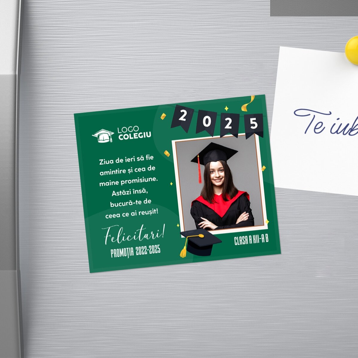 Gepersonaliseerde magneet van 12 x 10 cm met logo, foto en tekst – Gefeliciteerd met je afstuderen!