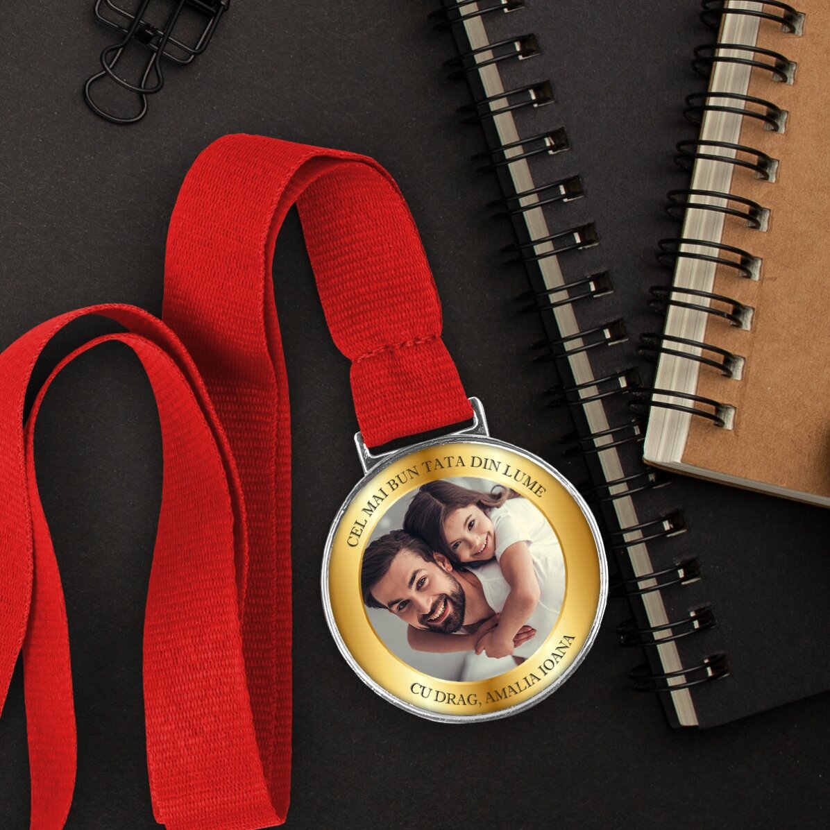 Gepersonaliseerde medaille met een foto en tekst