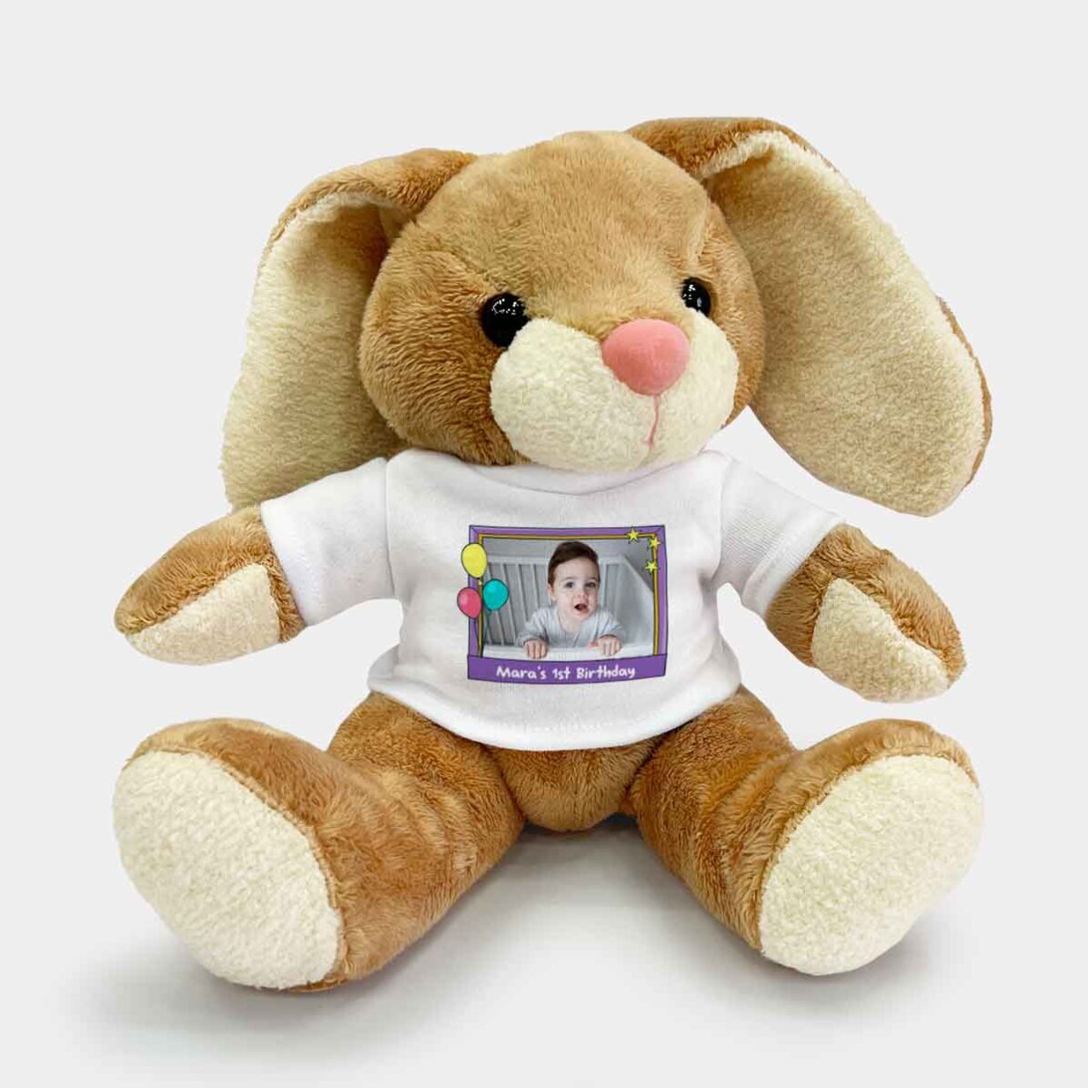 Plus een gepersonaliseerd konijntje met een foto en tekst – Happy birthday, kiddo!