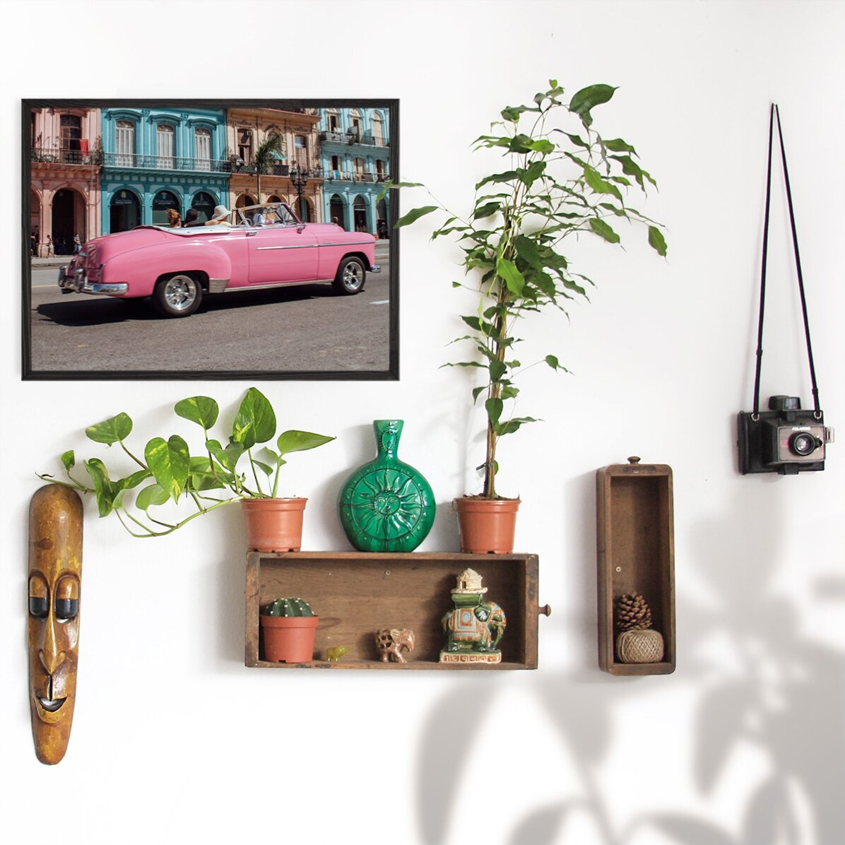 Poster: Roze vintage auto op straat