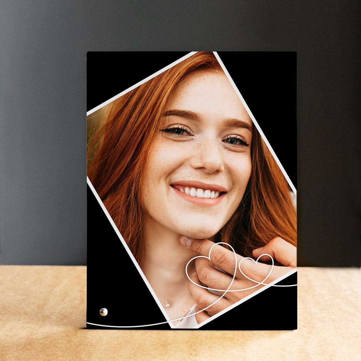 Gepersonaliseerd fotolijstje voor op het bureau met een foto en een hartje