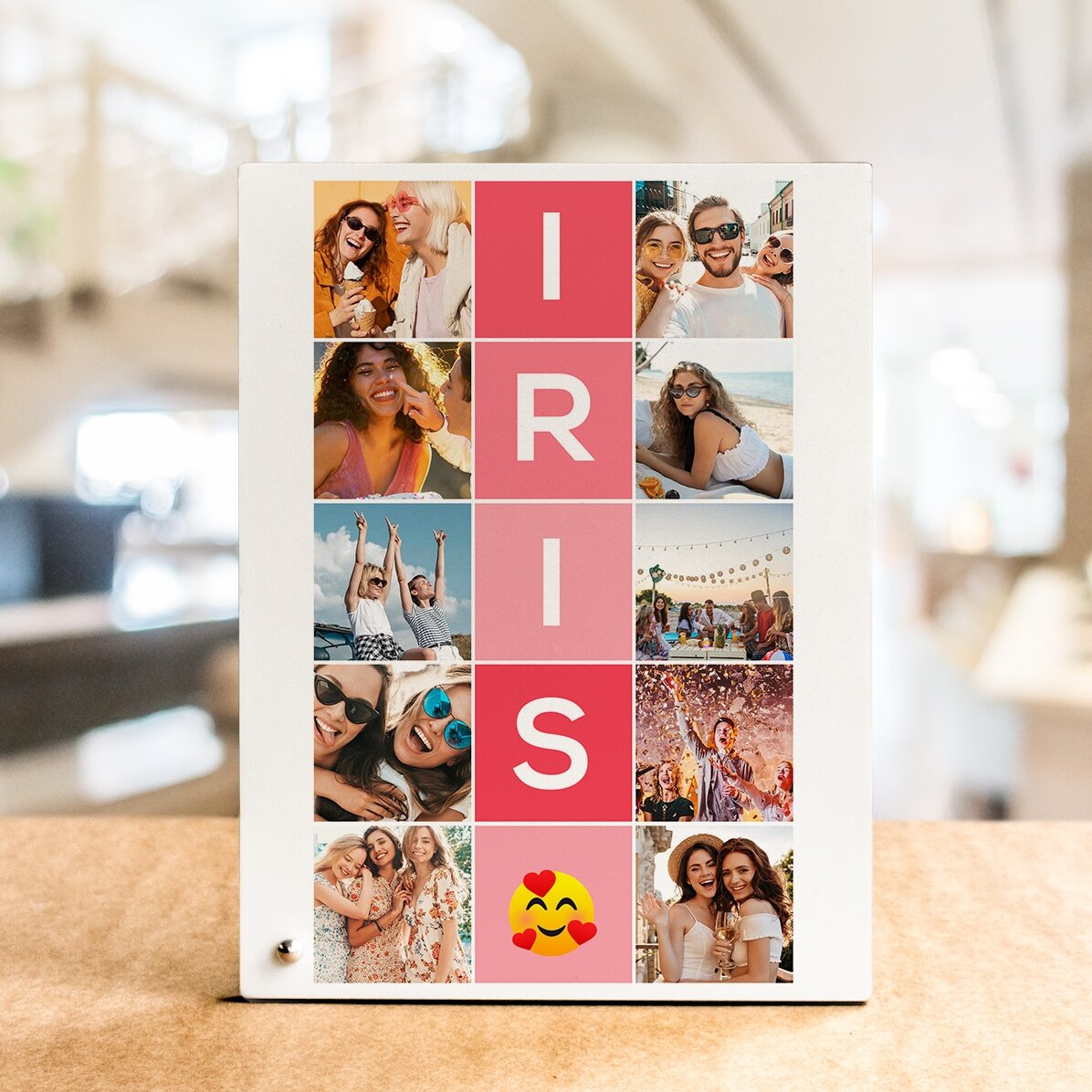 Gepersonaliseerde fotolijst voor op het bureau met 10 foto’s en een naam van 5 letters, verticaal ge