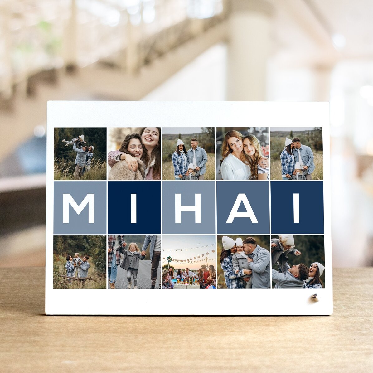 Gepersonaliseerde fotolijst voor op het bureau met 10 foto’s en een naam van 5 letters