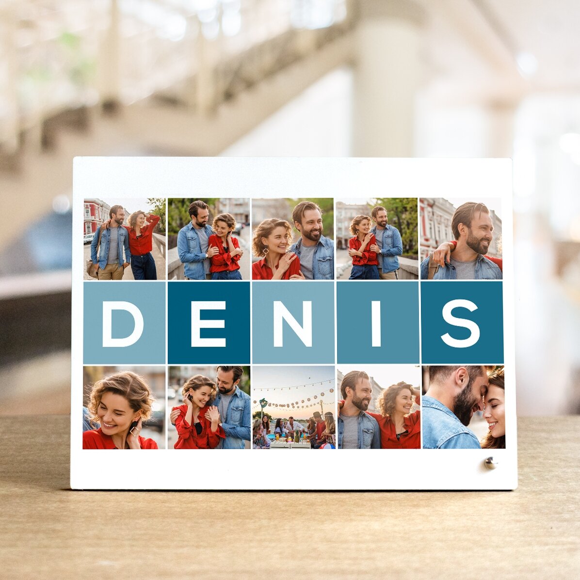 Gepersonaliseerde fotolijst voor op het bureau met 10 foto’s en een naam van 5 letters