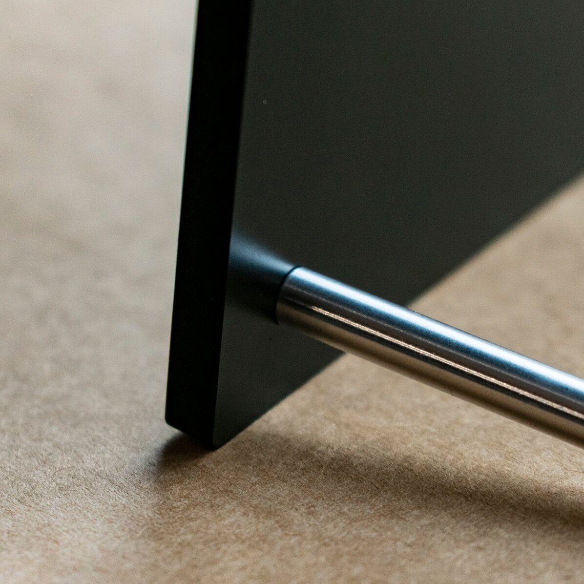 Gepersonaliseerde fotolijst voor op het bureau met tekst en QR-code - Scan for Wifi (witte achtergro
